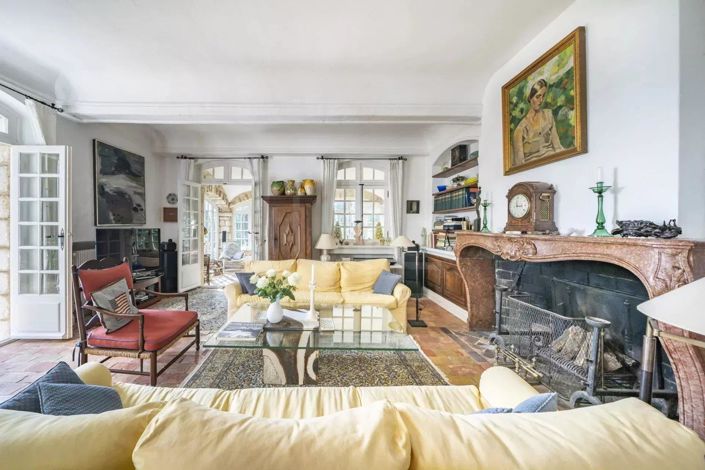 Image No.8-5 Bed House for sale