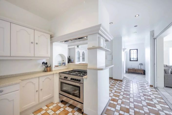 Image No.10-6 Bed House for sale