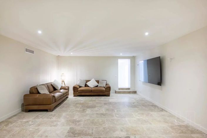 Image No.12-6 Bed House for sale