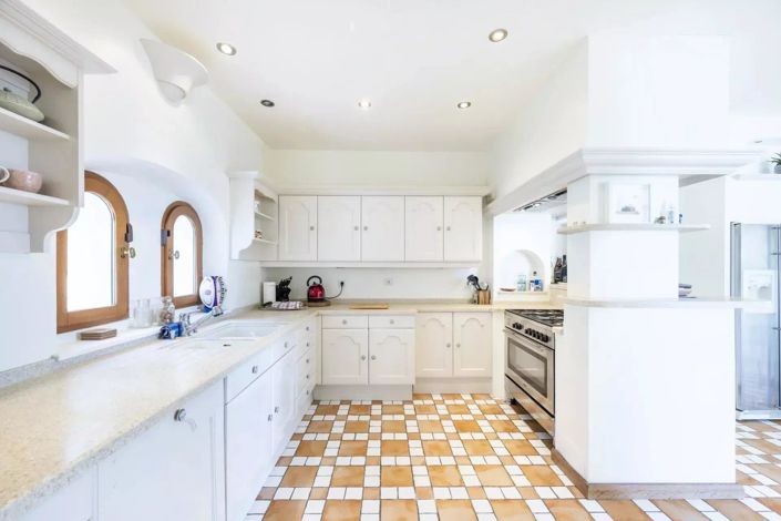 Image No.13-6 Bed House for sale