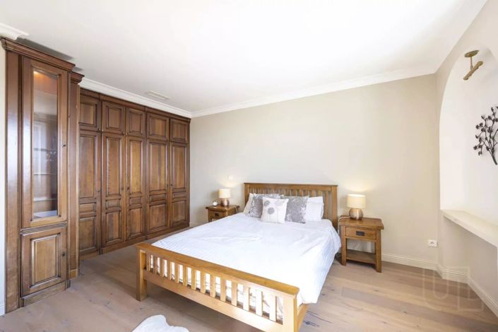 Image No.14-6 Bed House for sale