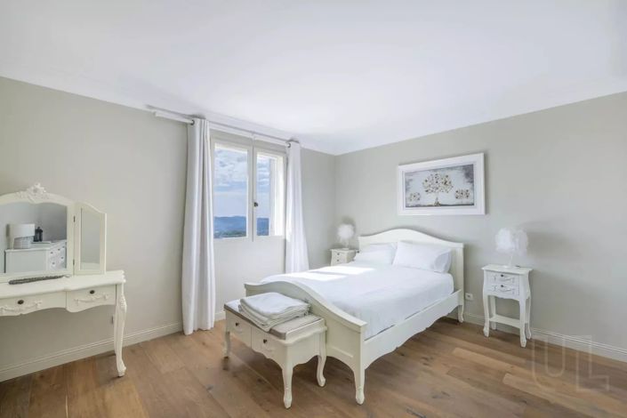 Image No.14-6 Bed House for sale