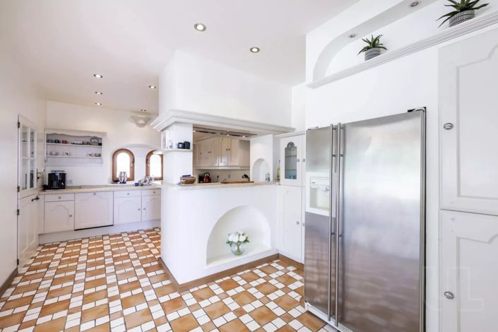 Image No.17-6 Bed House for sale