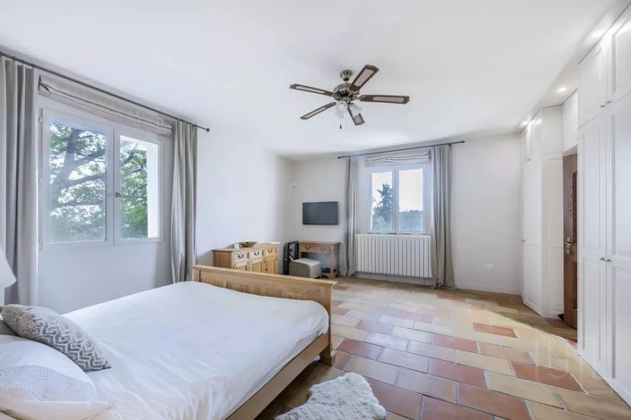 Image No.18-6 Bed House for sale