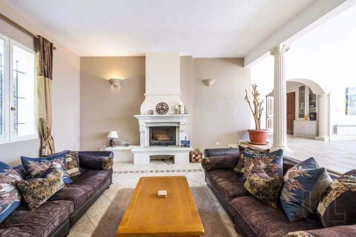 Image No.21-6 Bed House for sale