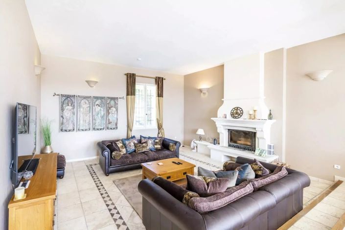 Image No.6-6 Bed House for sale