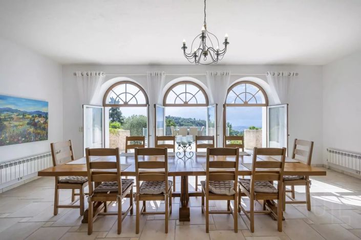 Image No.8-6 Bed House for sale