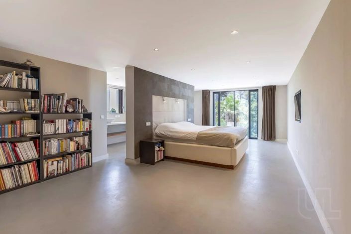 Image No.12-5 Bed House for sale