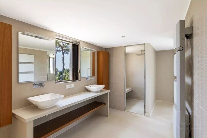 Image No.13-5 Bed House for sale