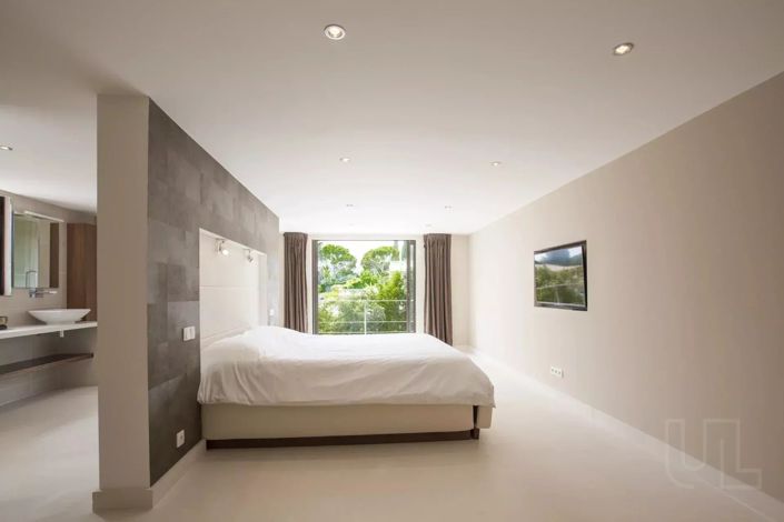 Image No.4-5 Bed House for sale