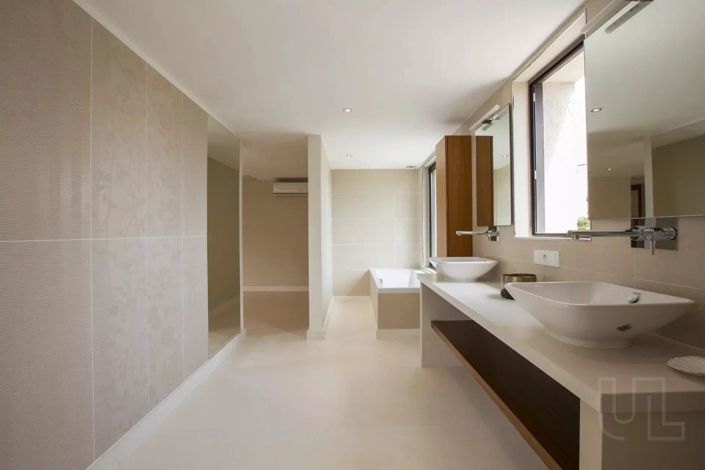 Image No.5-5 Bed House for sale