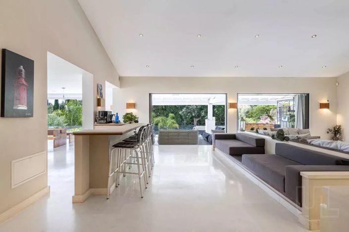 Image No.6-5 Bed House for sale