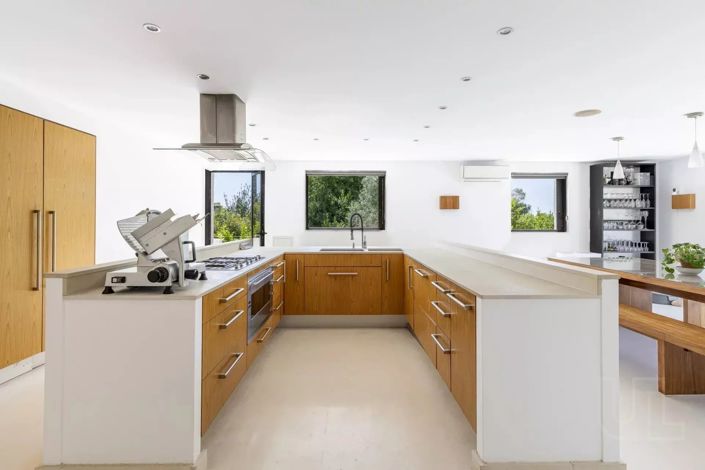 Image No.7-5 Bed House for sale