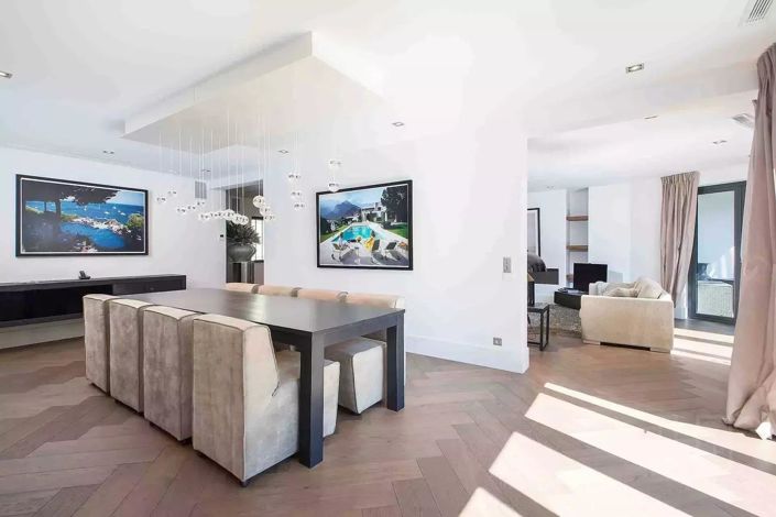 Image No.6-5 Bed House for sale