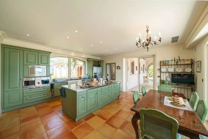 Image No.11-5 Bed House for sale