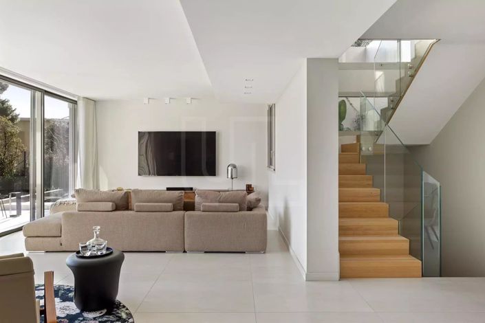 Image No.9-6 Bed House for sale