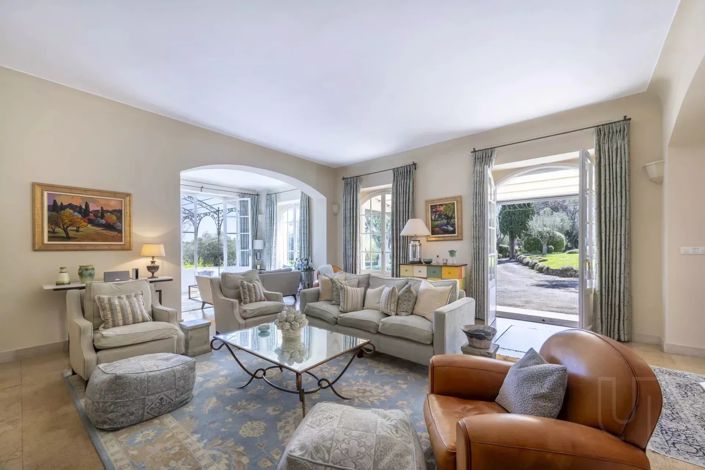 Image No.28-7 Bed House for sale