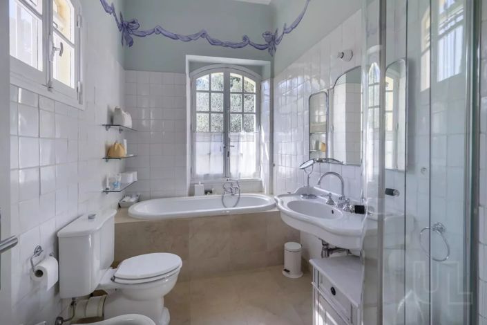 Image No.31-7 Bed House for sale