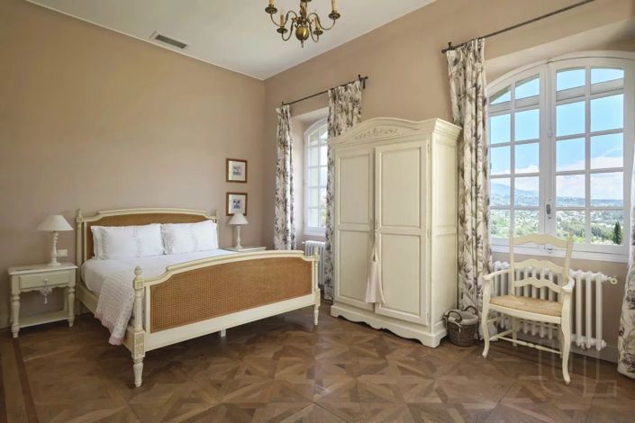 Image No.9-7 Bed House for sale