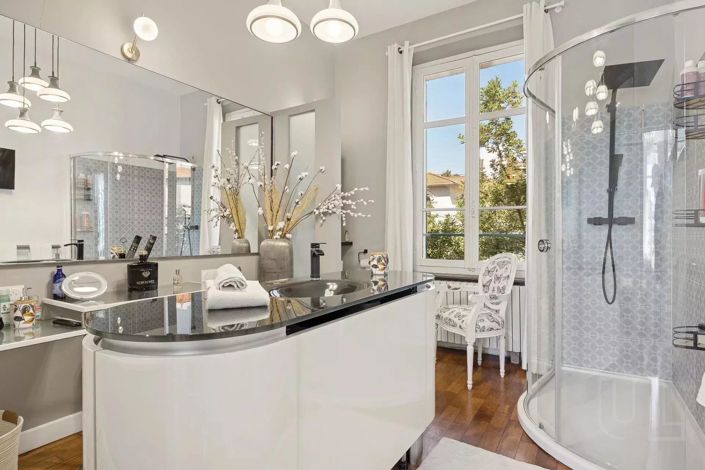 Image No.8-4 Bed House for sale