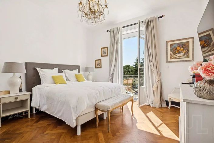 Image No.9-4 Bed House for sale