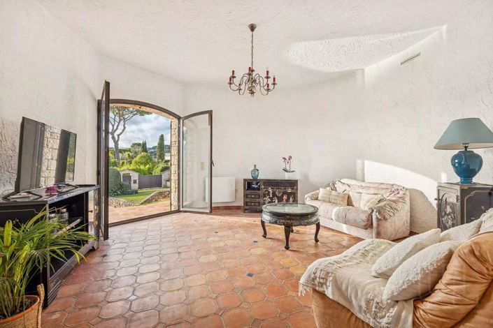 Image No.5-5 Bed House for sale