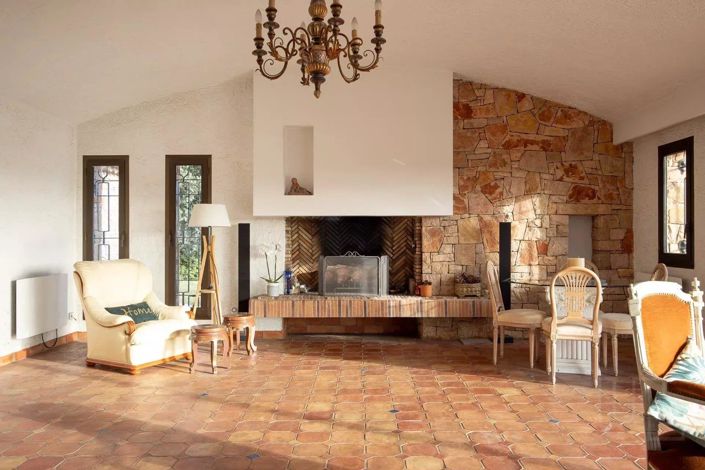 Image No.7-5 Bed House for sale