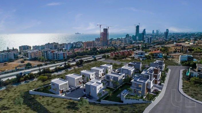 Image No.18-5 Bed House for sale