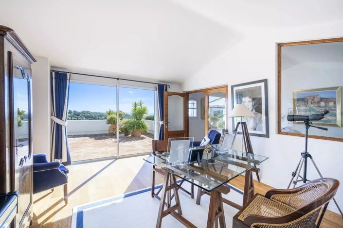 Image No.16-8 Bed House for sale