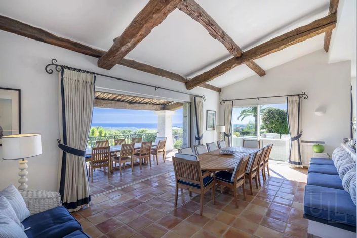 Image No.8-8 Bed House for sale