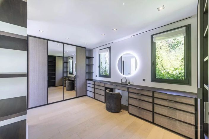 Image No.9-7 Bed House for sale