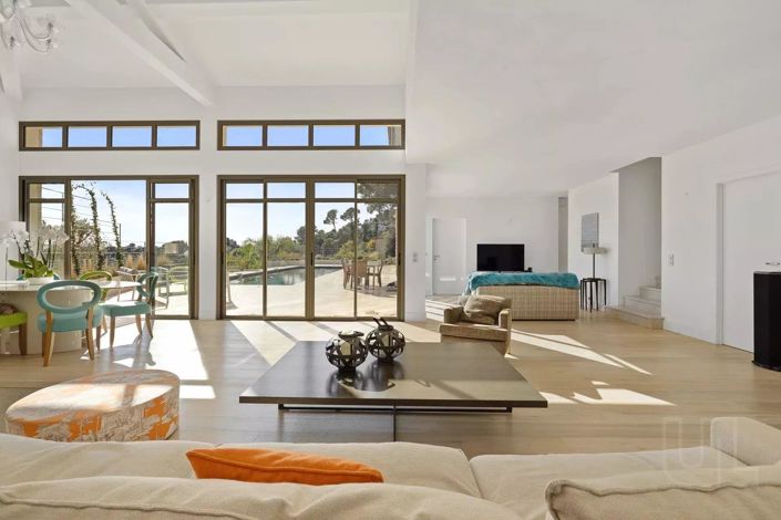 Image No.5-6 Bed House for sale