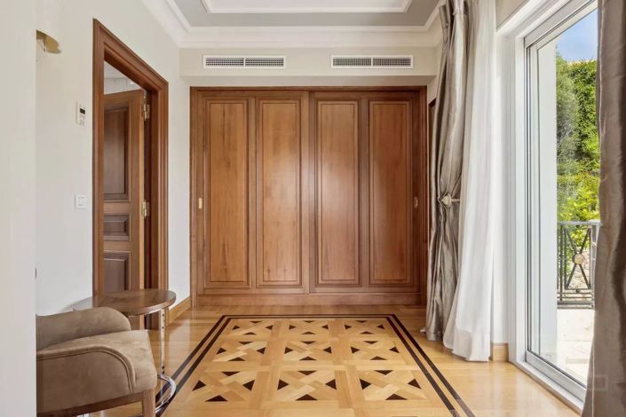 Image No.24-6 Bed House for sale