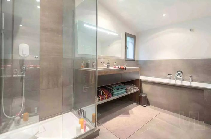 Image No.7-4 Bed House for sale