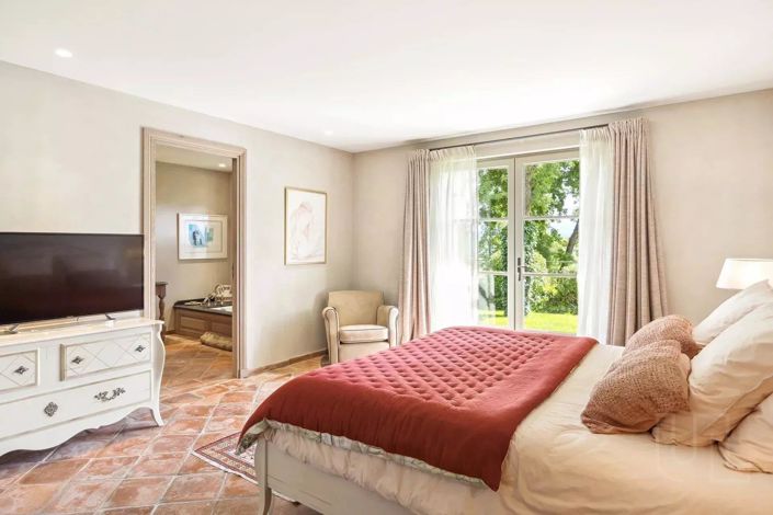 Image No.9-5 Bed House for sale