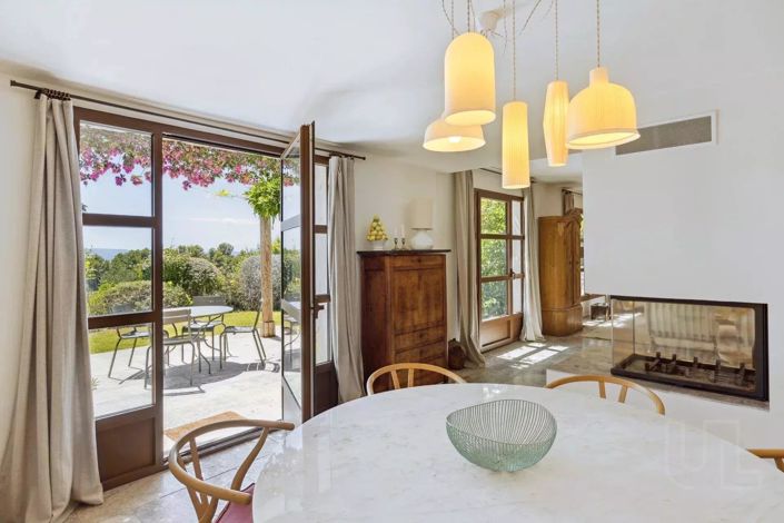 Image No.6-5 Bed House for sale