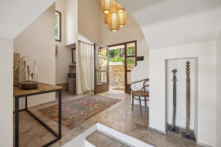 Image No.7-5 Bed House for sale