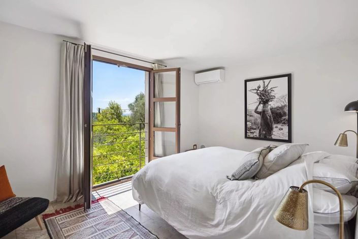 Image No.8-5 Bed House for sale