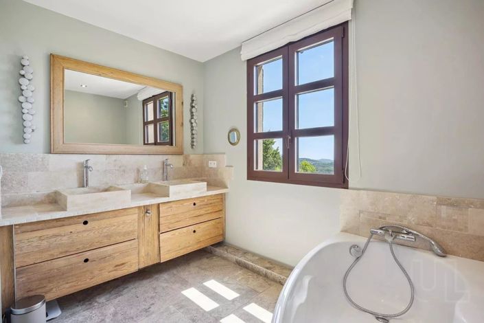 Image No.9-5 Bed House for sale