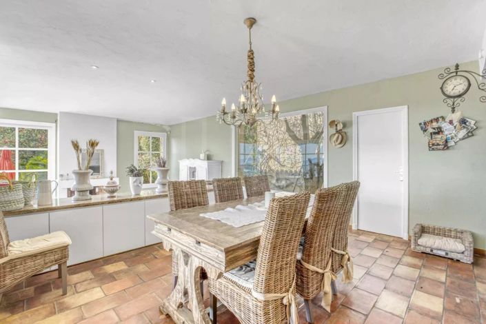 Image No.9-5 Bed House for sale