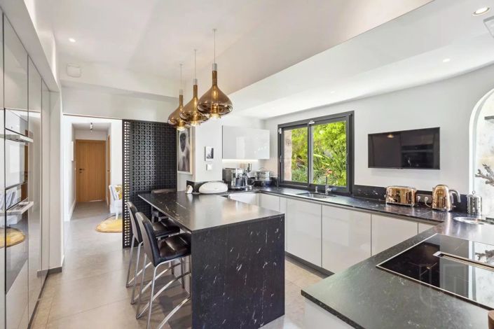 Image No.4-5 Bed House for sale