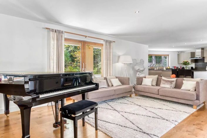 Image No.11-7 Bed House for sale