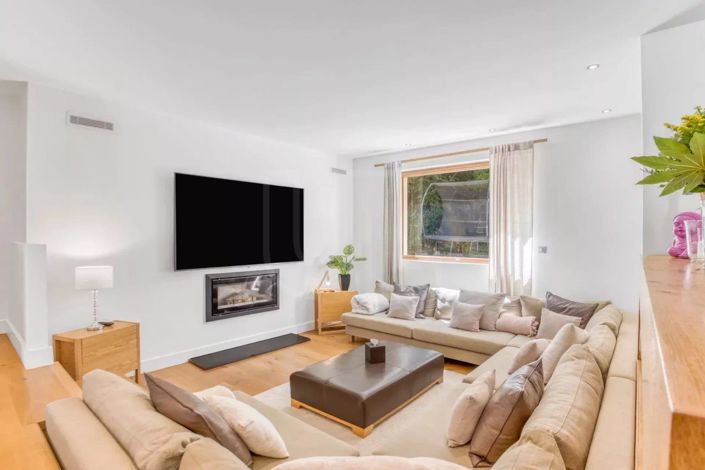 Image No.9-7 Bed House for sale