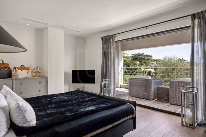 Image No.18-4 Bed House for sale