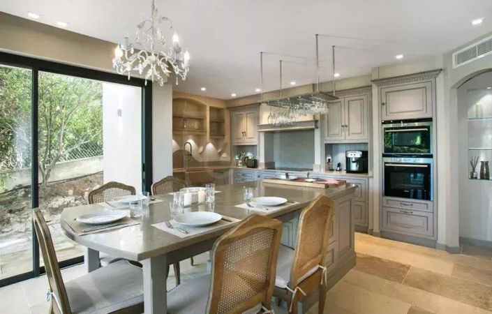 Image No.8-5 Bed House for sale