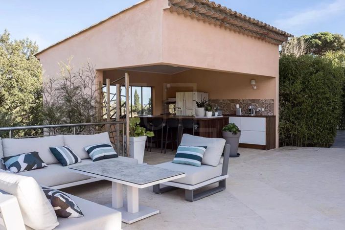 Image No.2-5 Bed House for sale