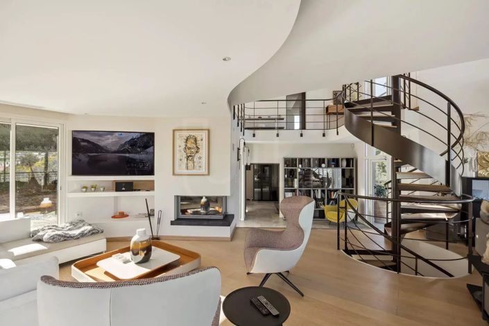 Image No.7-5 Bed House for sale