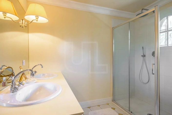 Image No.10-5 Bed House for sale