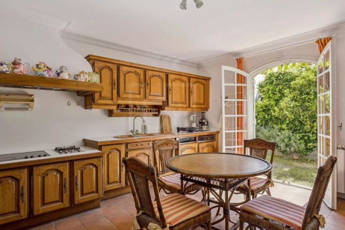 Image No.11-5 Bed House for sale