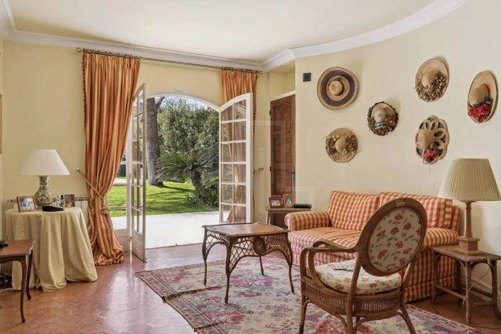 Image No.5-5 Bed House for sale